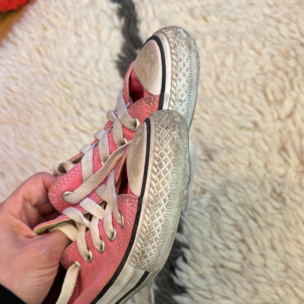 Pink Converse - Picture 8 of 17